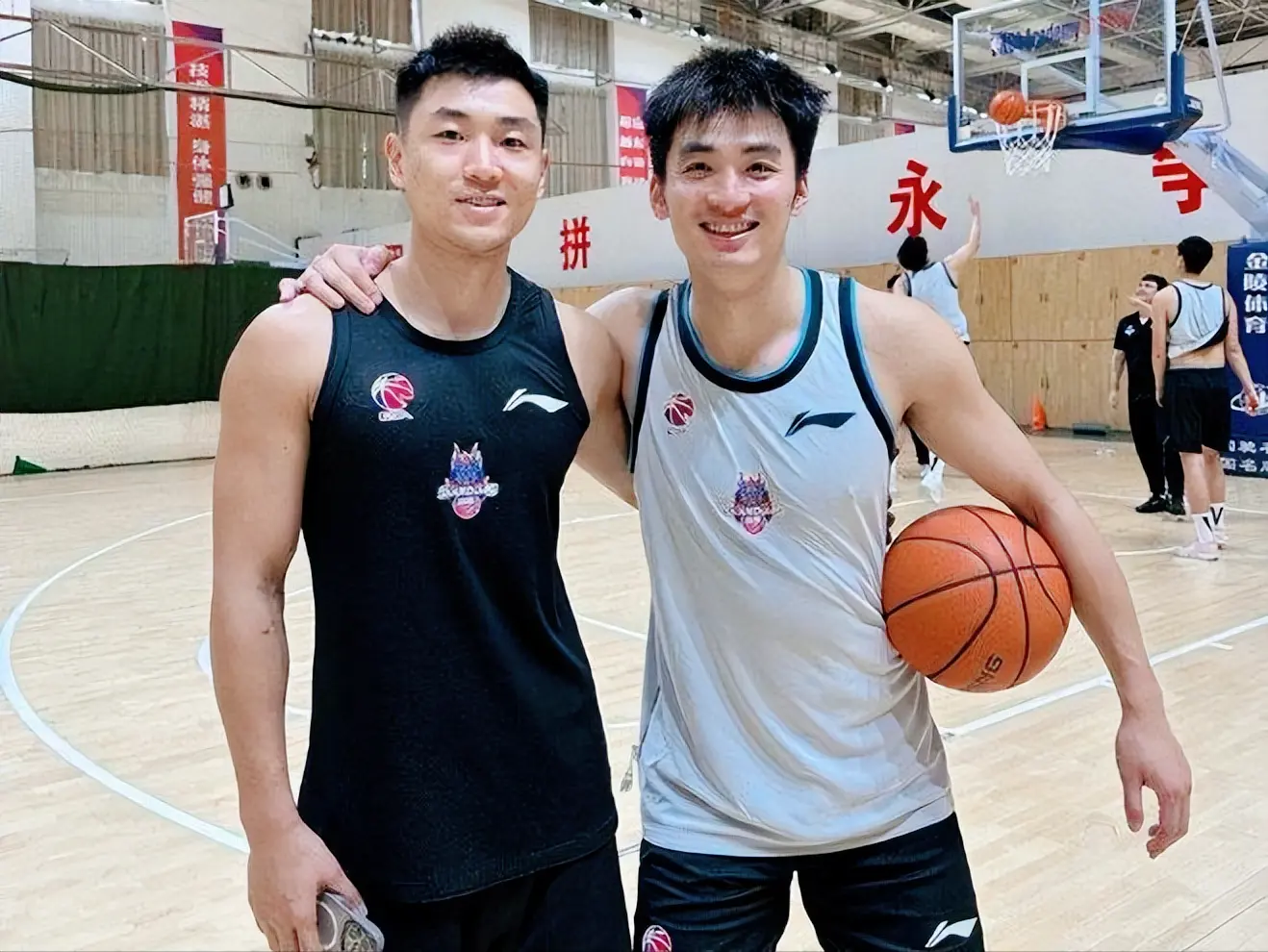 stron, 不但是赵睿, 合球队战术