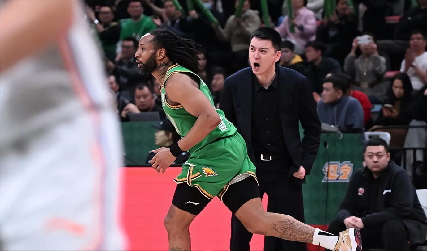 签下威尔斯, 泊乔 签下威尔斯, 泊乔